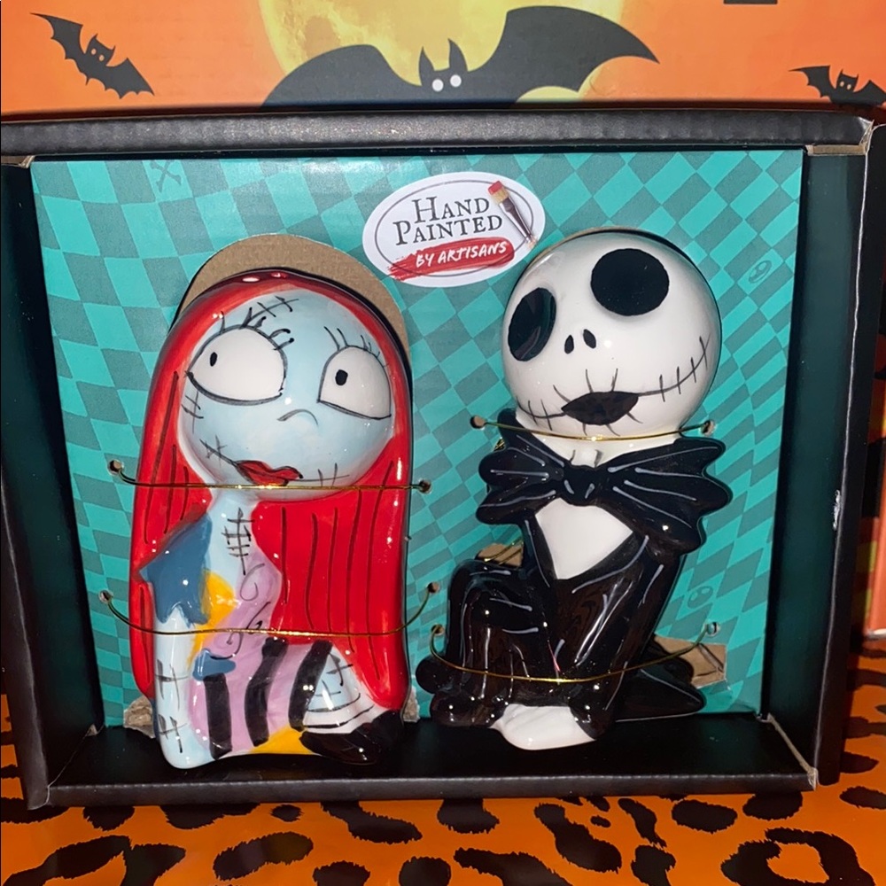 Disney The Nightmare Before Christmas Salt 🧂 & Pepper Shakers “Ceramic” - Picture 2 of 5